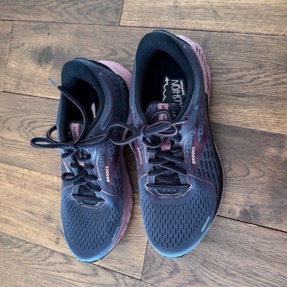 Brooks Black and burgundy Athletic Shoes with Mesh Upper Sz 9 - Picture 8 of 11